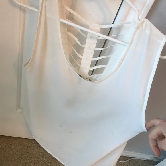 Clean white tank - Picture 3 of 3